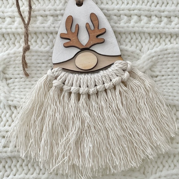 Set of four Macrame Gnome wood Ornaments - Picture 13 of 13